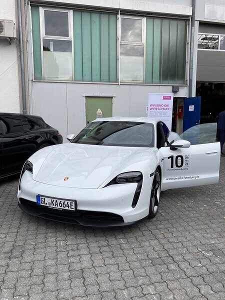 E Mobilitaet Elektrofuhrpark Porsche Hybrid Eepos